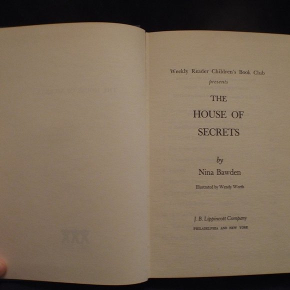 Vintage 1964 The House of Secrets H/C Book by Nina Bawden - Picture 2 of 4